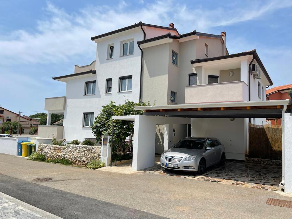 Apartments Ivana With The Pool Rovinjsko Selo Εξωτερικό φωτογραφία